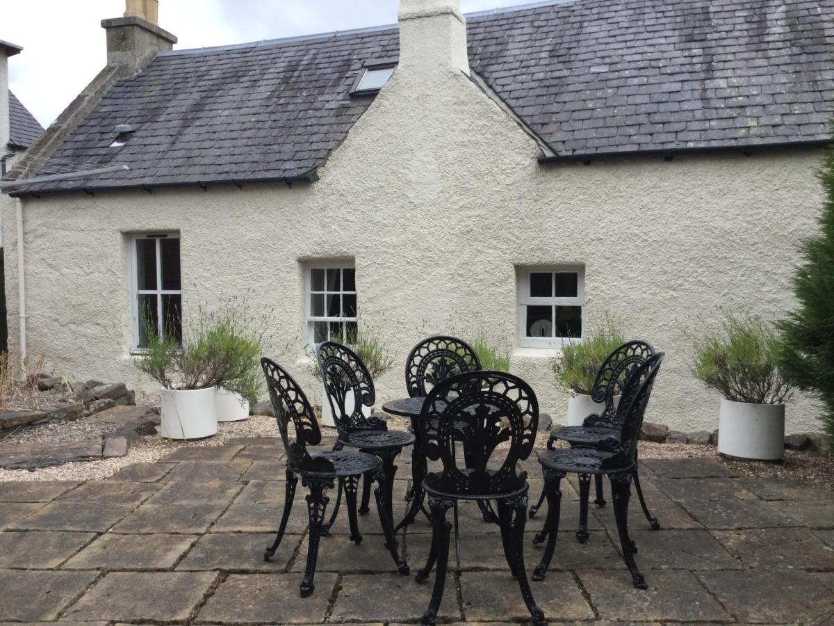 Three-Bedroom Old Cottage Free Parking Inverness Dış mekan fotoğraf