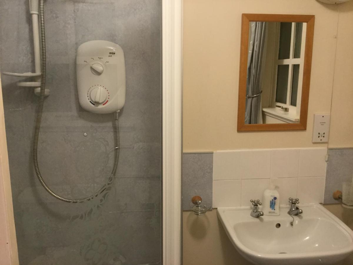 Three-Bedroom Old Cottage Free Parking Inverness Dış mekan fotoğraf