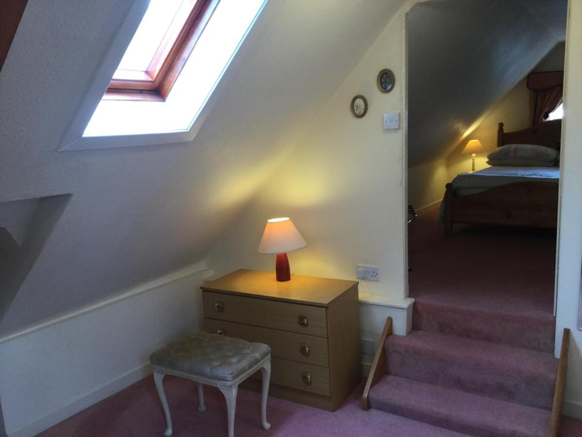 Three-Bedroom Old Cottage Free Parking Inverness Dış mekan fotoğraf