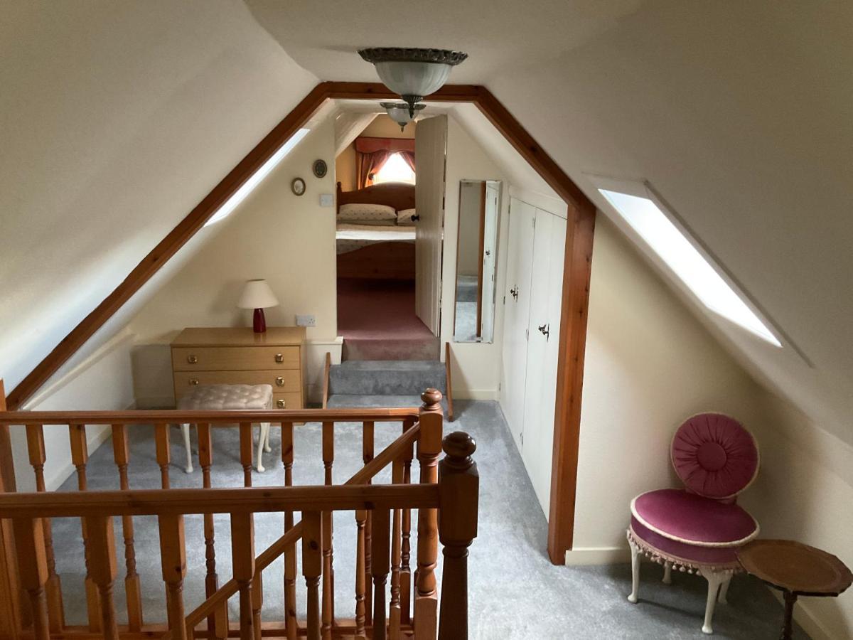 Three-Bedroom Old Cottage Free Parking Inverness Dış mekan fotoğraf