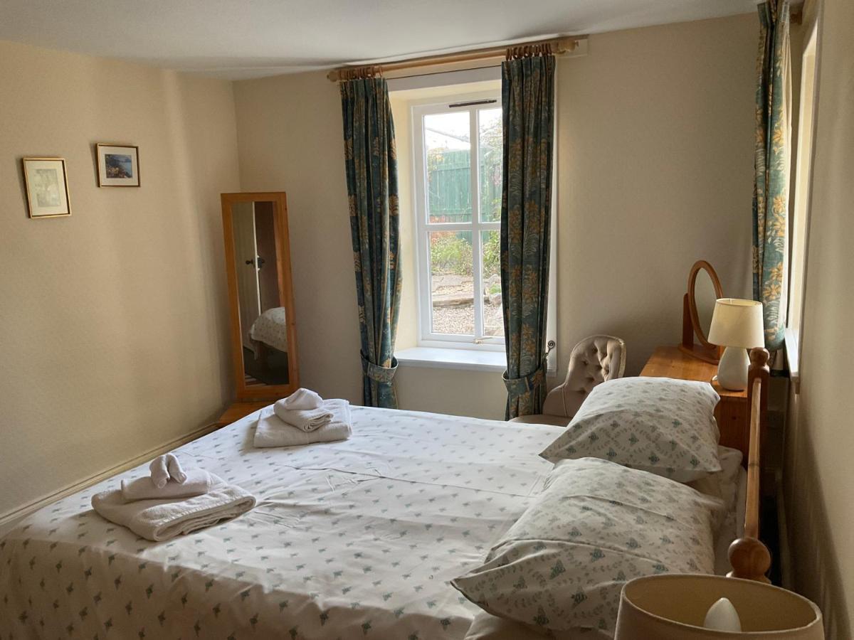 Three-Bedroom Old Cottage Free Parking Inverness Dış mekan fotoğraf