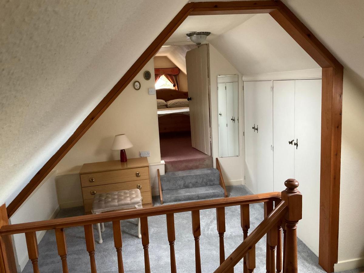 Three-Bedroom Old Cottage Free Parking Inverness Dış mekan fotoğraf