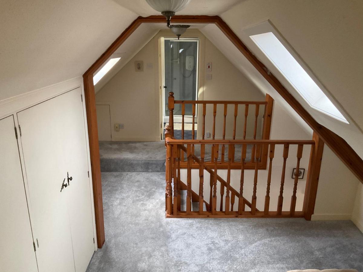 Three-Bedroom Old Cottage Free Parking Inverness Dış mekan fotoğraf